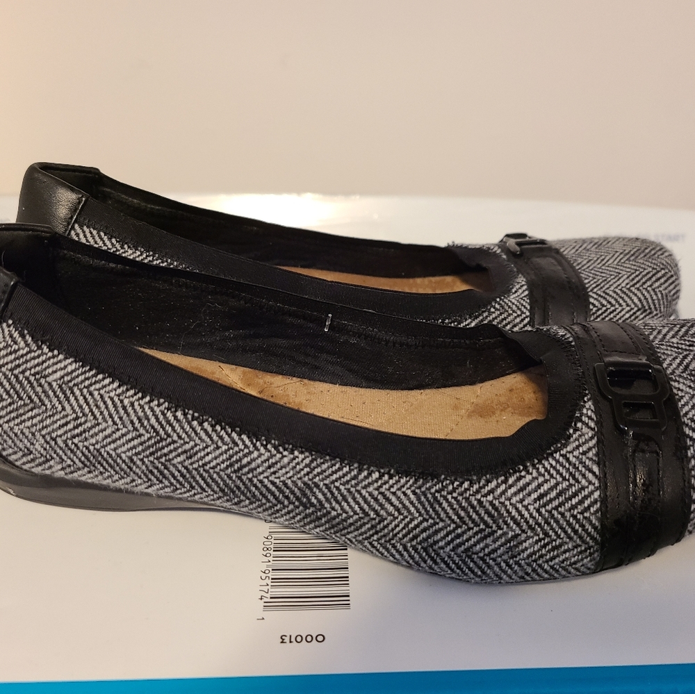 Stylish Black and Gray Women's Flats